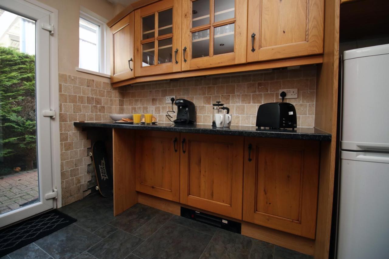Becky'S Bungalow By Ty Sa -Spacious 4 Bed Bungalow Cardiff Eksteriør bilde