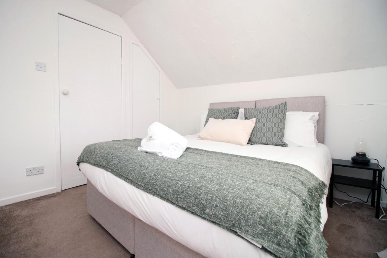 Becky'S Bungalow By Ty Sa -Spacious 4 Bed Bungalow Cardiff Eksteriør bilde