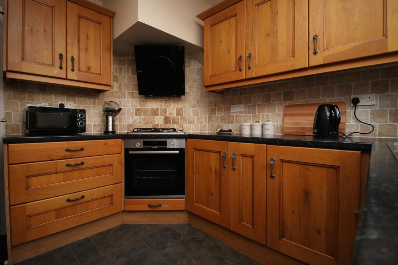 Becky'S Bungalow By Ty Sa -Spacious 4 Bed Bungalow Cardiff Eksteriør bilde