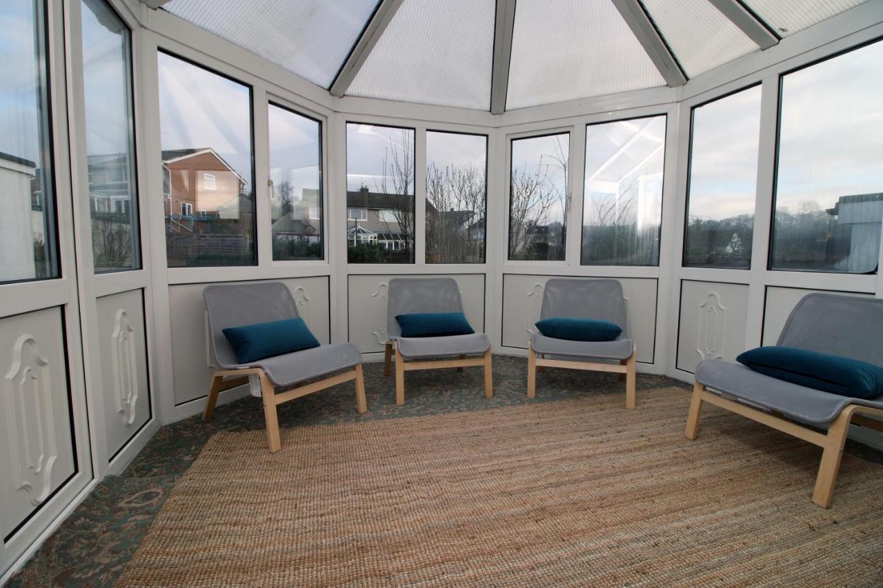 Becky'S Bungalow By Ty Sa -Spacious 4 Bed Bungalow Cardiff Eksteriør bilde