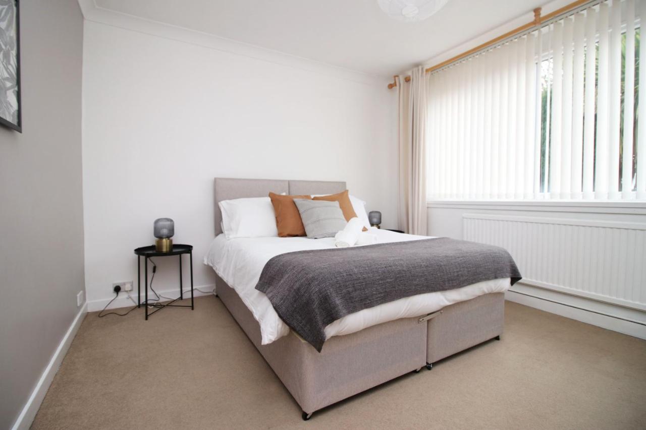 Becky'S Bungalow By Ty Sa -Spacious 4 Bed Bungalow Cardiff Eksteriør bilde