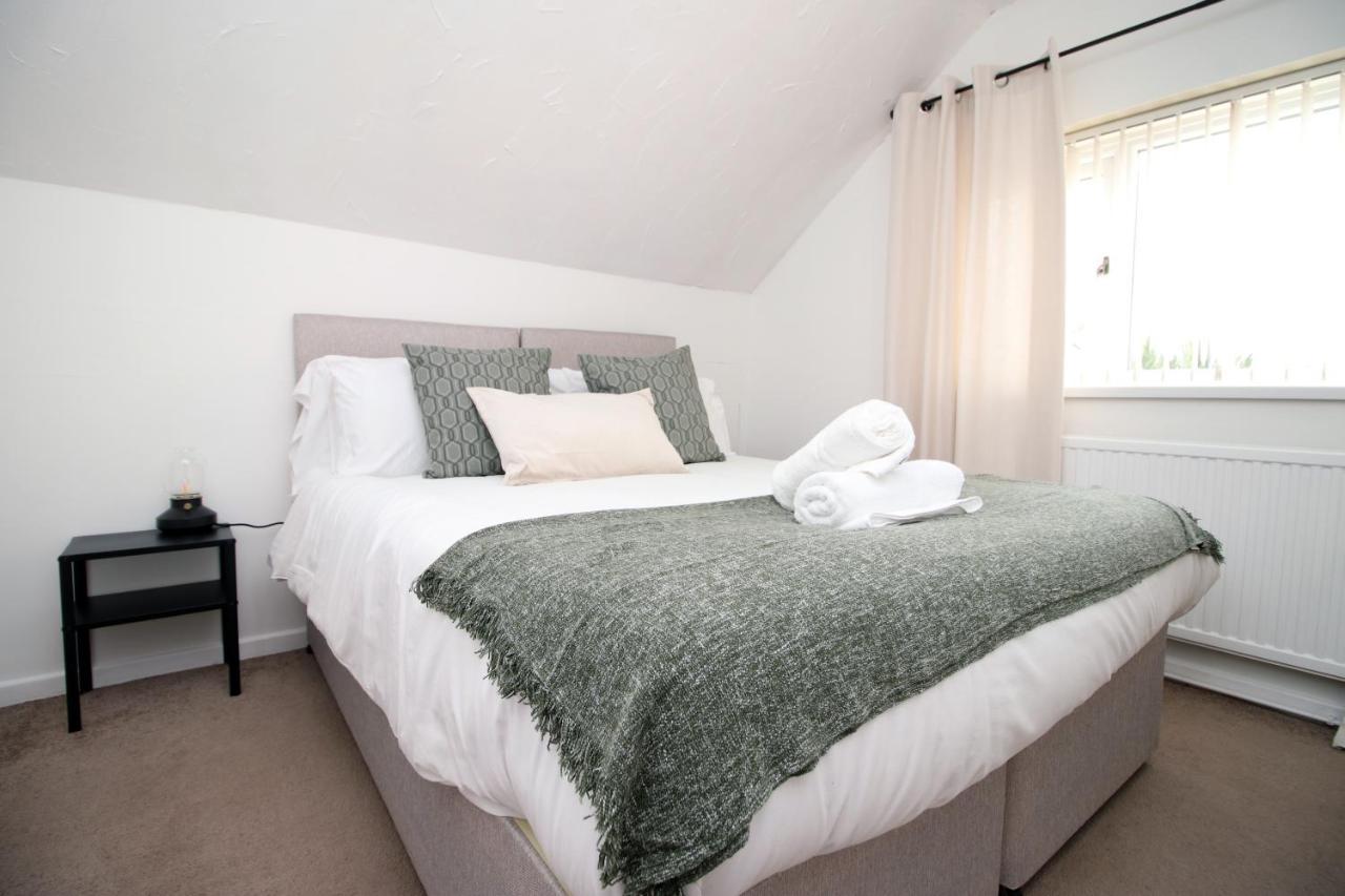Becky'S Bungalow By Ty Sa -Spacious 4 Bed Bungalow Cardiff Eksteriør bilde