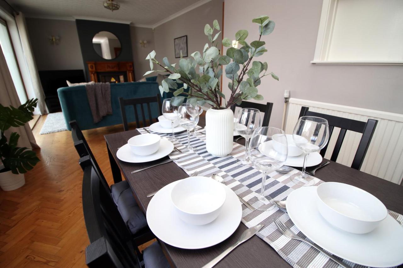 Becky'S Bungalow By Ty Sa -Spacious 4 Bed Bungalow Cardiff Eksteriør bilde