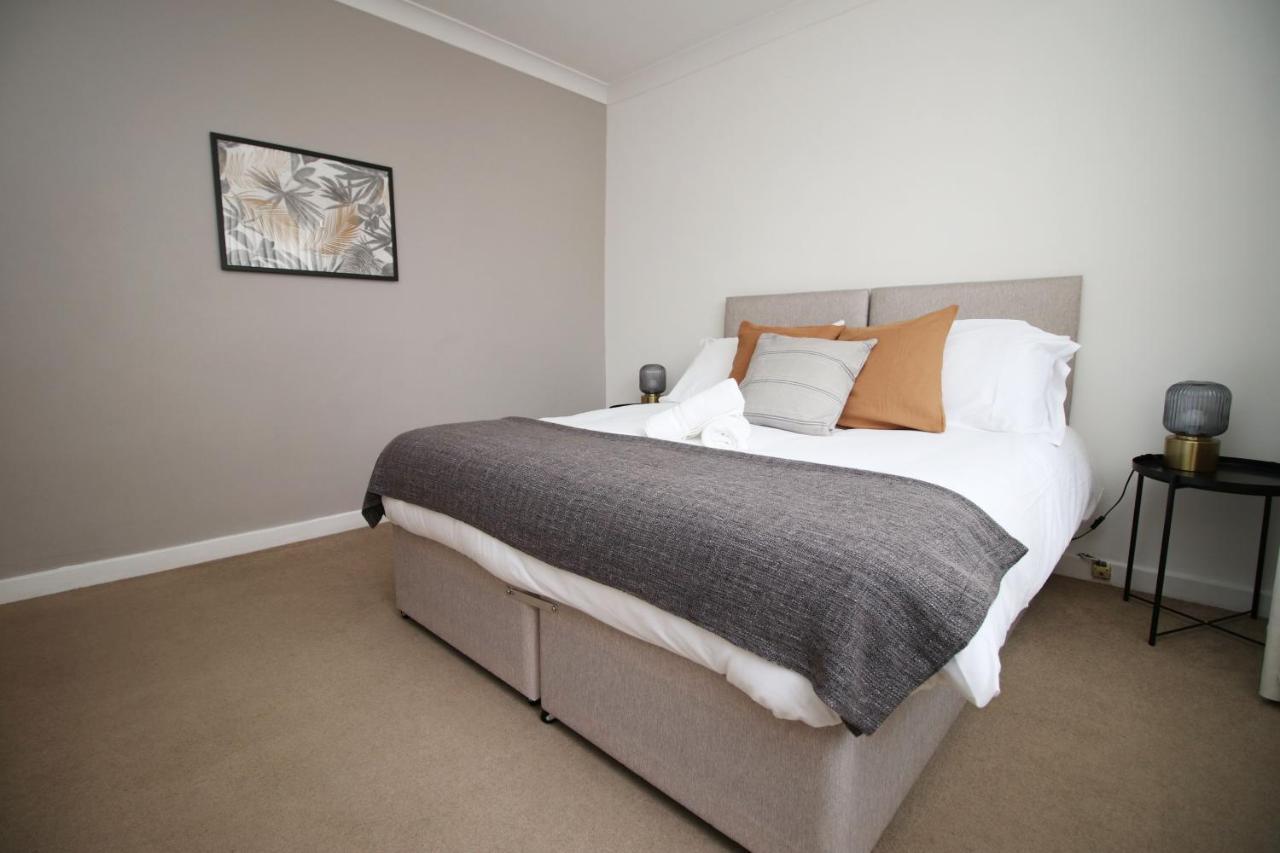 Becky'S Bungalow By Ty Sa -Spacious 4 Bed Bungalow Cardiff Eksteriør bilde