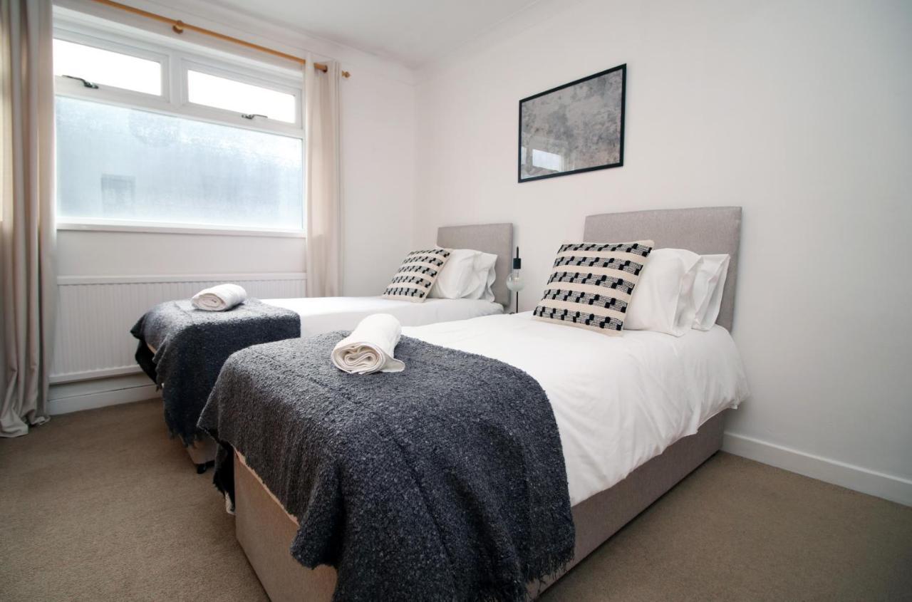 Becky'S Bungalow By Ty Sa -Spacious 4 Bed Bungalow Cardiff Eksteriør bilde